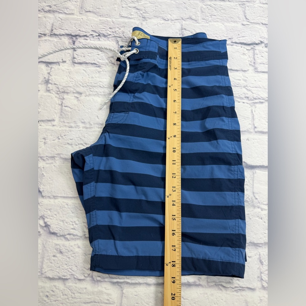 J. Crew Men’s Horizontal Stripe Swim Board Shorts in Navy & Sky Blue. Size 32/M - Picture 7 of 10